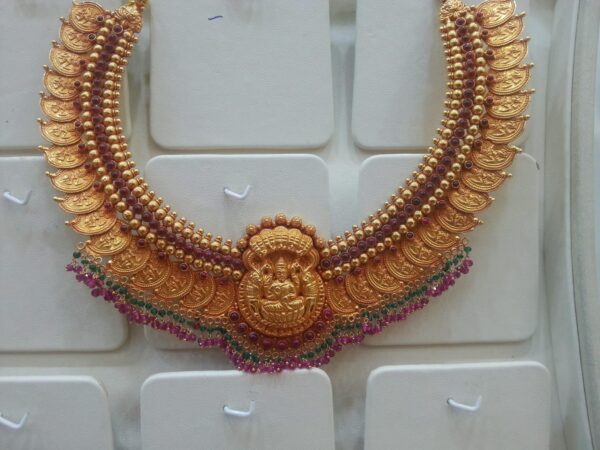 22KT GOLD  ANTIQUE NECKLACE